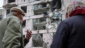 Ukrainians flee southeastern front as fighting worsens