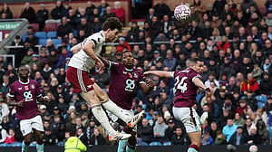 Relentless Arsenal beat Burnley to stretch Premier League lead