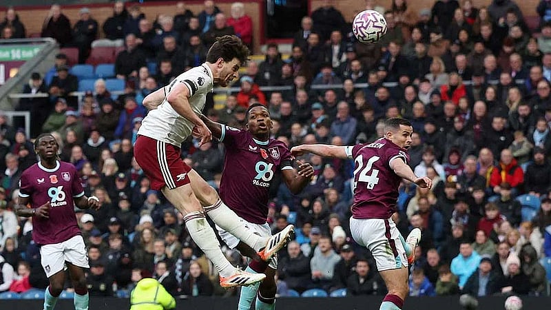 Relentless Arsenal beat Burnley to stretch Premier League lead