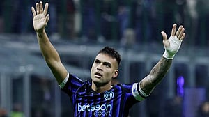 Inter rise to Serie A summit after confident win over Lazio