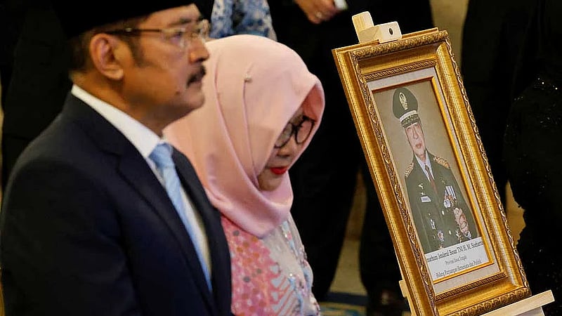 Indonesia grants national hero status to late strongman President Suharto