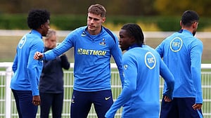 Frank says Spurs’ Van de Ven and Spence apologised for snub