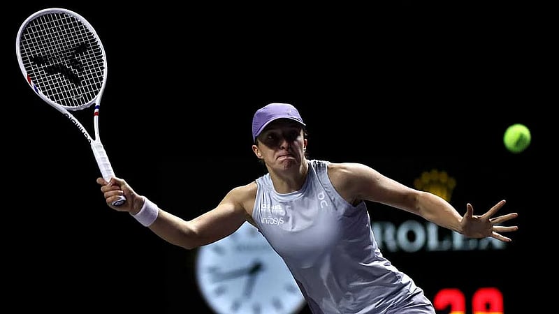 Error-prone Swiatek goes down to Rybakina in WTA Finals