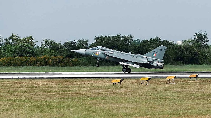 Indian Tejas fighter jet crashes at Dubai Air Show, killing pilot