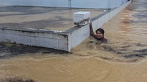 Thailand to airlift critical patients as southern floods kill 33