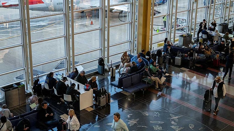 US airlines cancel 1,200 flights Tuesday as government shutdown continues