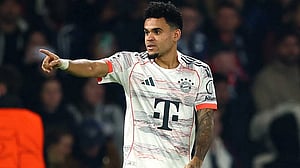 Diaz shines and sees red as Bayern beat PSG in Champions League