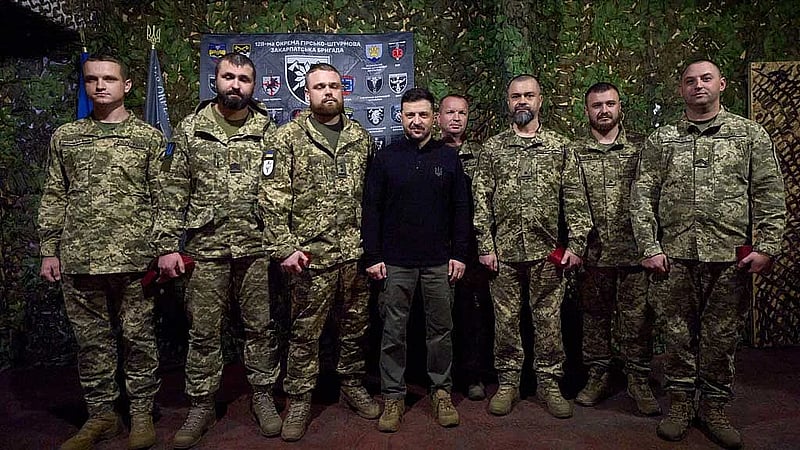 President Zelensky visits troops near Ukraine's southeastern front after losing ground