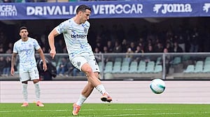 Inter edge Verona with Zielinski brilliance and late own goal