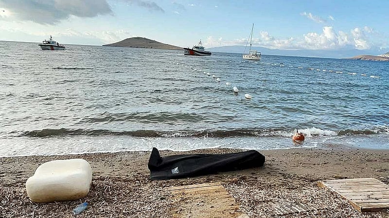 At least 14 dead after migrant boat sinks off western Turkey