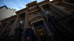 Argentina's central bank says it signed $20 billion currency swap deal with US