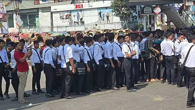 College students block Science Lab intersection for half hour