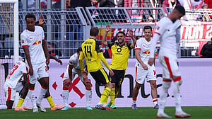 Dortmund concede first league goal since August in Leipzig draw