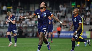 Passport woes delay Depay joining up with Dutch squad