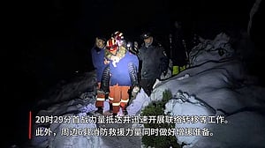 All stranded Everest hikers evacuated from remote Tibetan valley