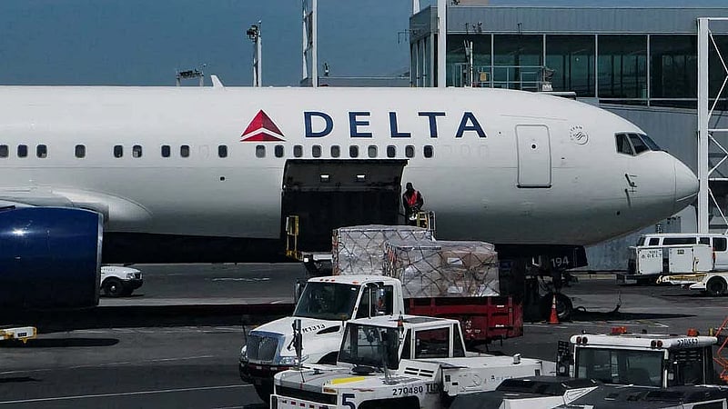 US flight delays near 7,000 as government shutdown hits Day 27