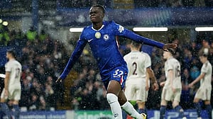 Chelsea thump hapless Ajax 5-1 in Champions League