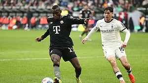 Bayern cruise past Gladbach 3-0 to stretch perfect season run to 13 straight wins