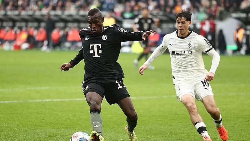 Bayern cruise past Gladbach 3-0 to stretch perfect season run to 13 straight wins