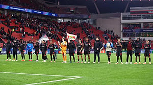 Grimaldo helps Leverkusen win 4-3 at Mainz to stretch record unbeaten away run