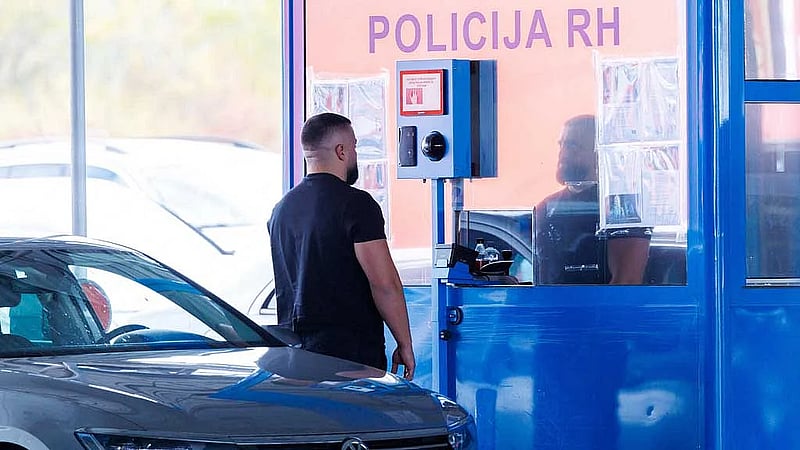 EU begins gradual rollout of digital border system