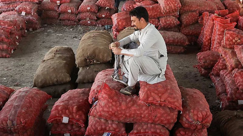Pakistan reports border clashes during talks with Afghanistan