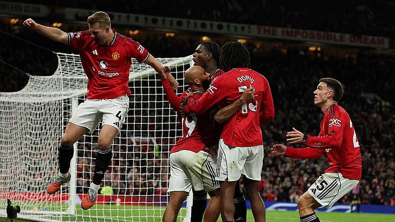 Man United hang on to make it three wins in a row