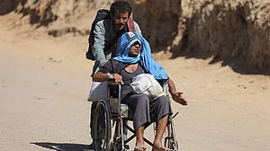 Israel blocks main road to Gaza City, gives residents last chance to leave