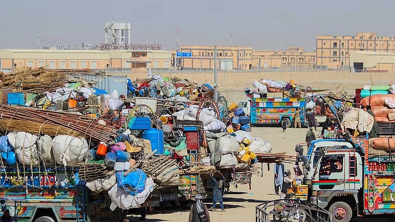 Pakistani troops on high alert on Afghan border after fighting, trade halts