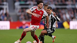 Arsenal can go top as Liverpool seek to return to winning ways at Chelsea
