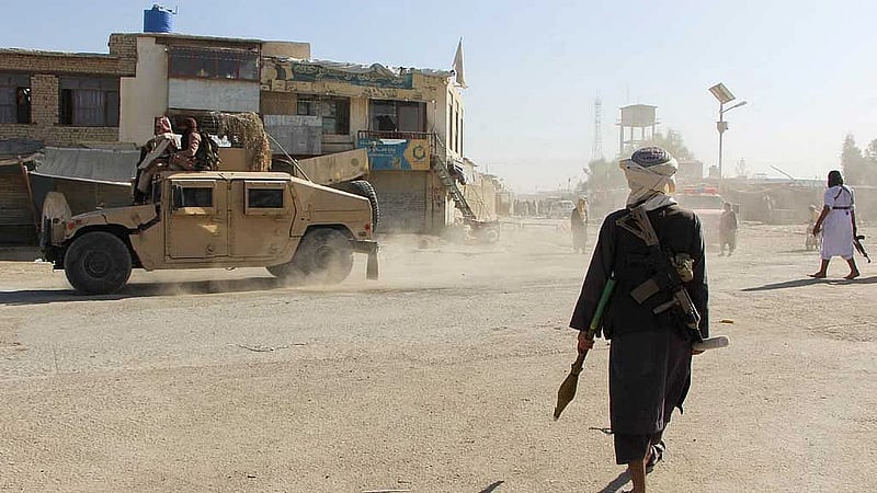 Pakistan, Afghanistan border clashes kill 5, officials say