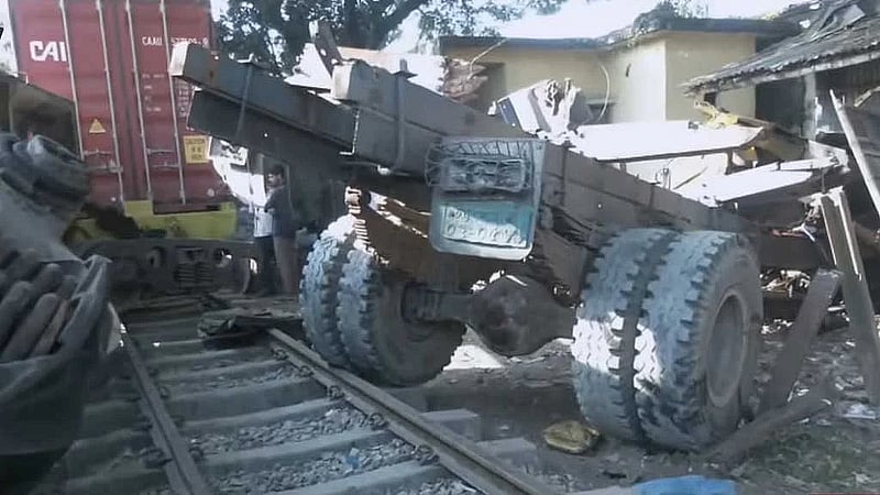 Man dies as lorry crashes into freight train in Chattogram city