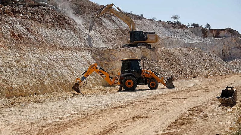 Israeli bulldozers in West Bank carve up hopes for Palestinian state