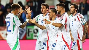 Italy keep World Cup hopes ticking over with crazy 5-4 win over Israel