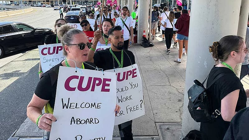 Air Canada flight attendants reject wage agreement