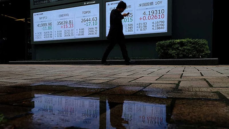 Asia stocks slip on tech pullback, ahead of payrolls test