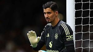 United goalkeeper Bayindir retains spot for Manchester derby