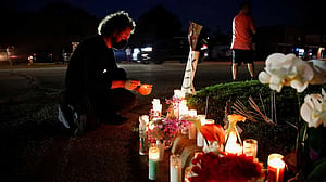 Chicago area residents mourn immigrant fatally shot by ICE agent during arrest attempt