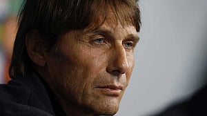 Conte asks reporters for advice during Napoli injury crisis