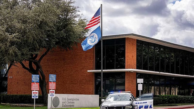 Suspect in Dallas shooting sought to 'terrorise' ICE agents, officials say