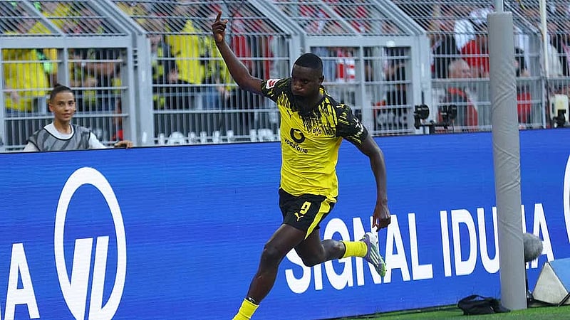 Dortmund ease past 10-man Heidenheim to go top of the Bundesliga