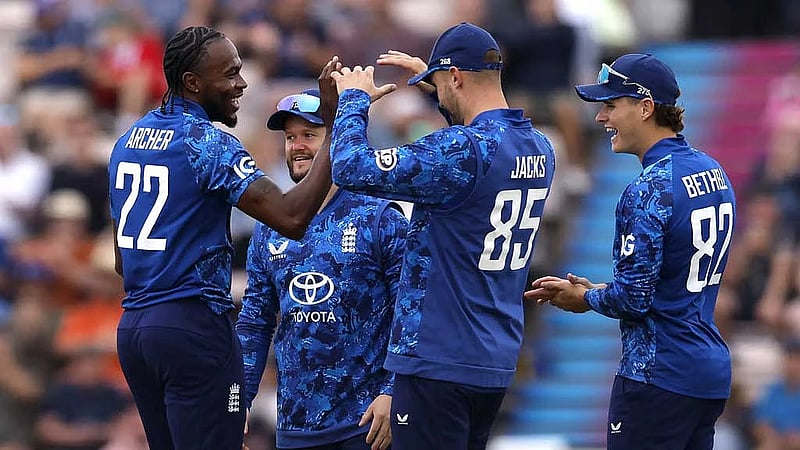 England thrash South Africa by record 342 runs in third ODI