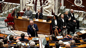 French parliament ousts prime minister, deepening political crisis