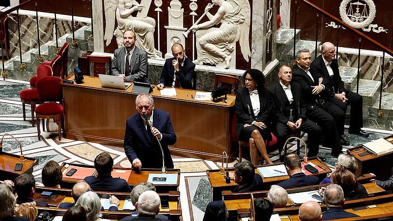 French parliament ousts prime minister, deepening political crisis