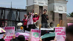 Indonesian students to stage parliament protest, await meeting with government