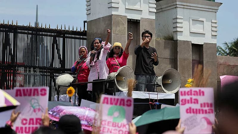 Indonesian students to stage parliament protest, await meeting with government