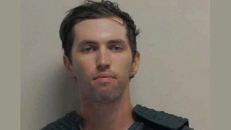 Suspected gunman Robinson wrote note threatening Kirk, tied to scene by DNA, FBI director