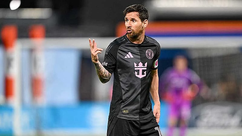 Lionel Messi's two goals lead Miami to playoff-clinching win