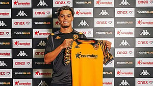 Ronaldinho's son joins Championship side Hull