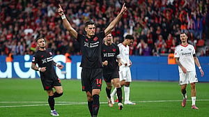 Leverkusen's Schick sidelined for a few weeks with muscle injury